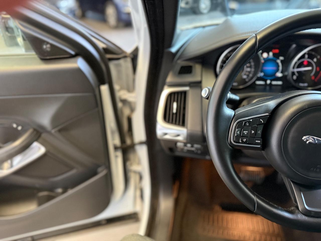 Jaguar E-Pace 2.0D 150 CV AWD aut. SE