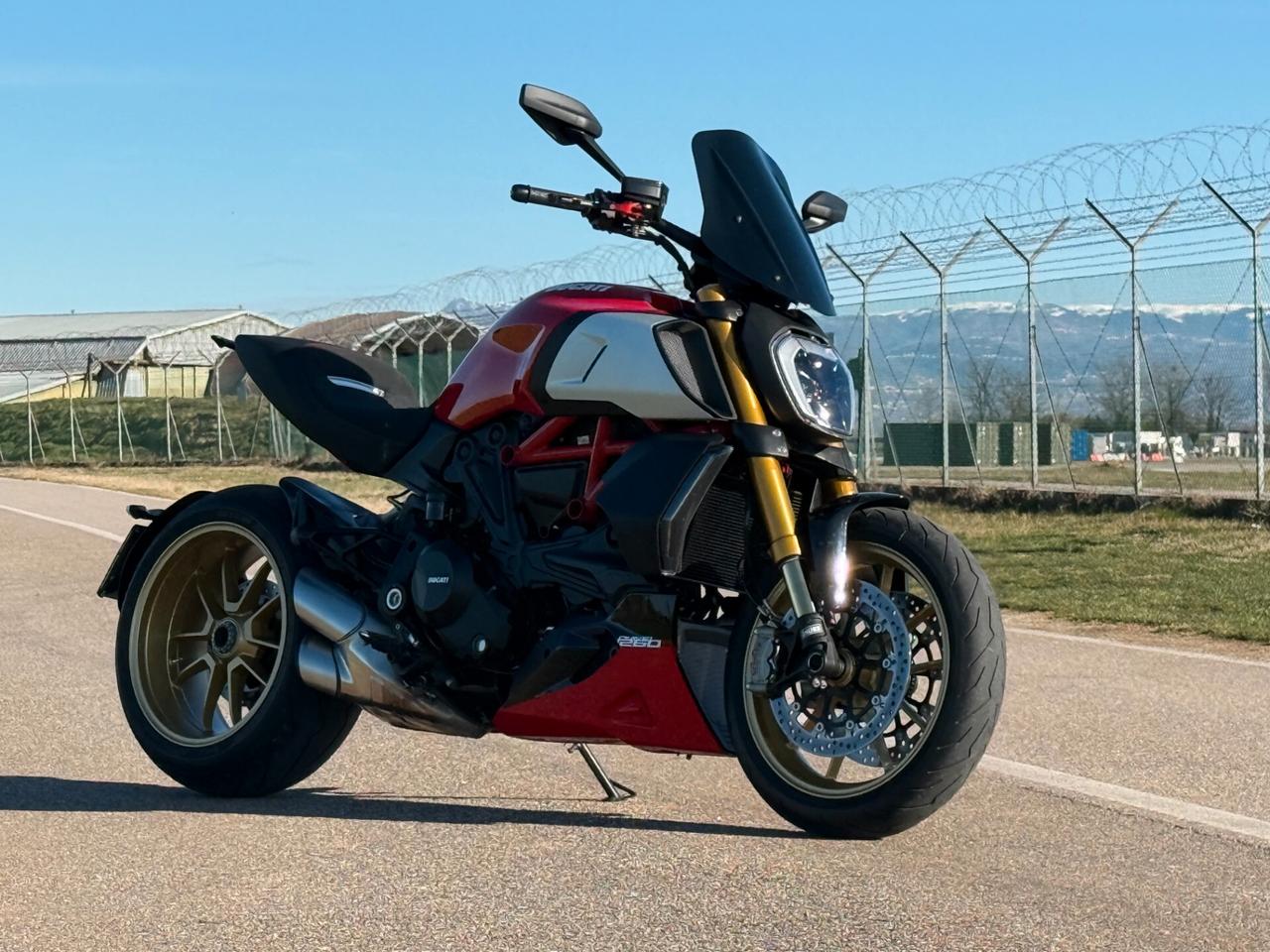 Ducati Diavel 1260 S "RED - GOLD WHEELS - KM 5200 TG DUCATI"