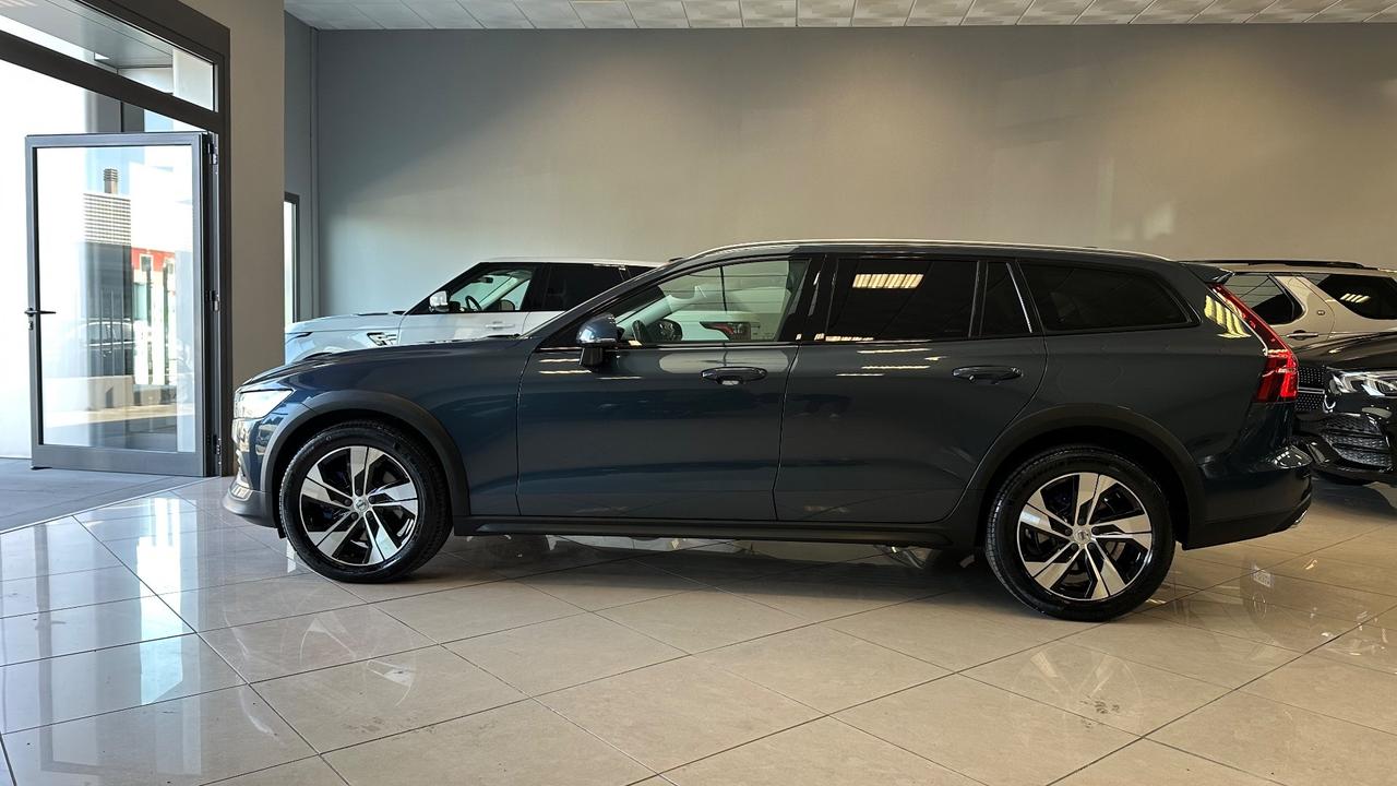 Volvo V60 B4 (d) Geartronic Momentum CROSS COUNTRY 4X4