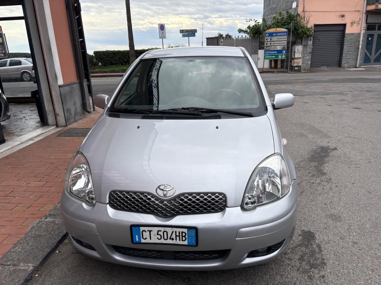 Toyota Yaris 1.3i 16V cat 5 porte Sol