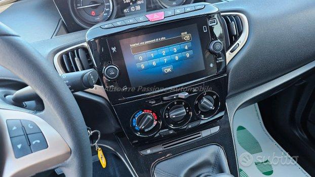 Lancia Ypsilon 1.0 Hybrid Alberta Ferretti