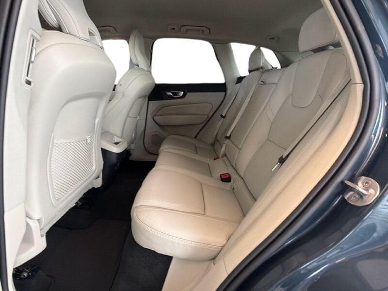 Volvo XC60 B4 D AWD automatico Plus Dark N1