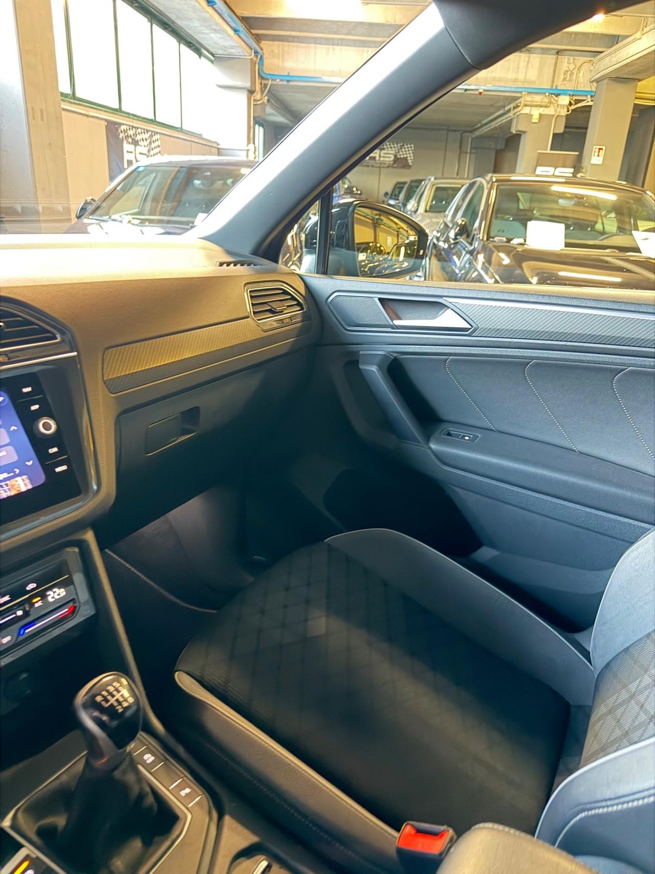 Volkswagen TIGUAN 2.0 TDI RLINE IQ MATRIX KMCERTIF