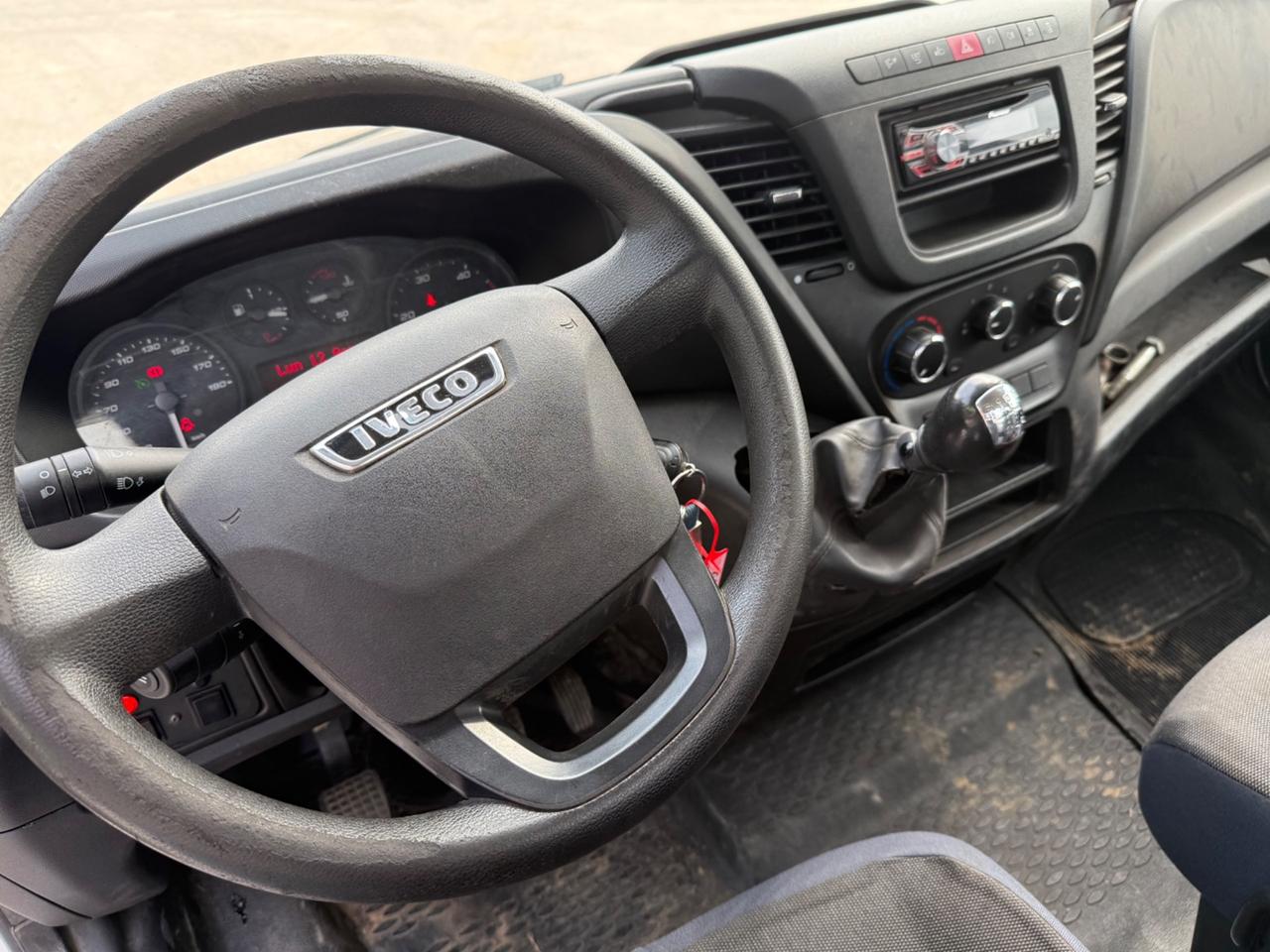 Iveco Daily 35C16 cassone fisso con gru FASSI F32A