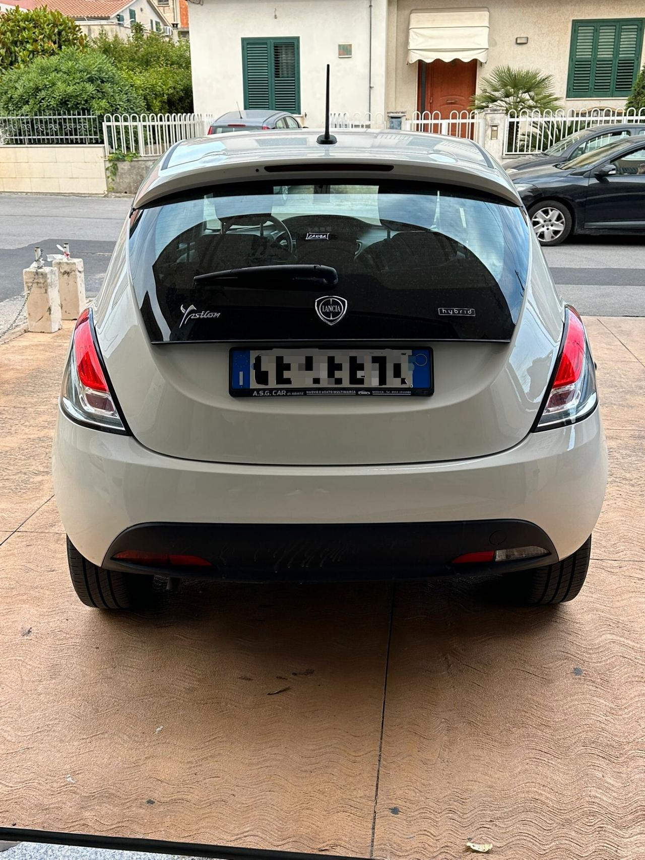 Lancia Ypsilon 1.0 FireFly 5 porte S&S Hybrid Ecochic Gold