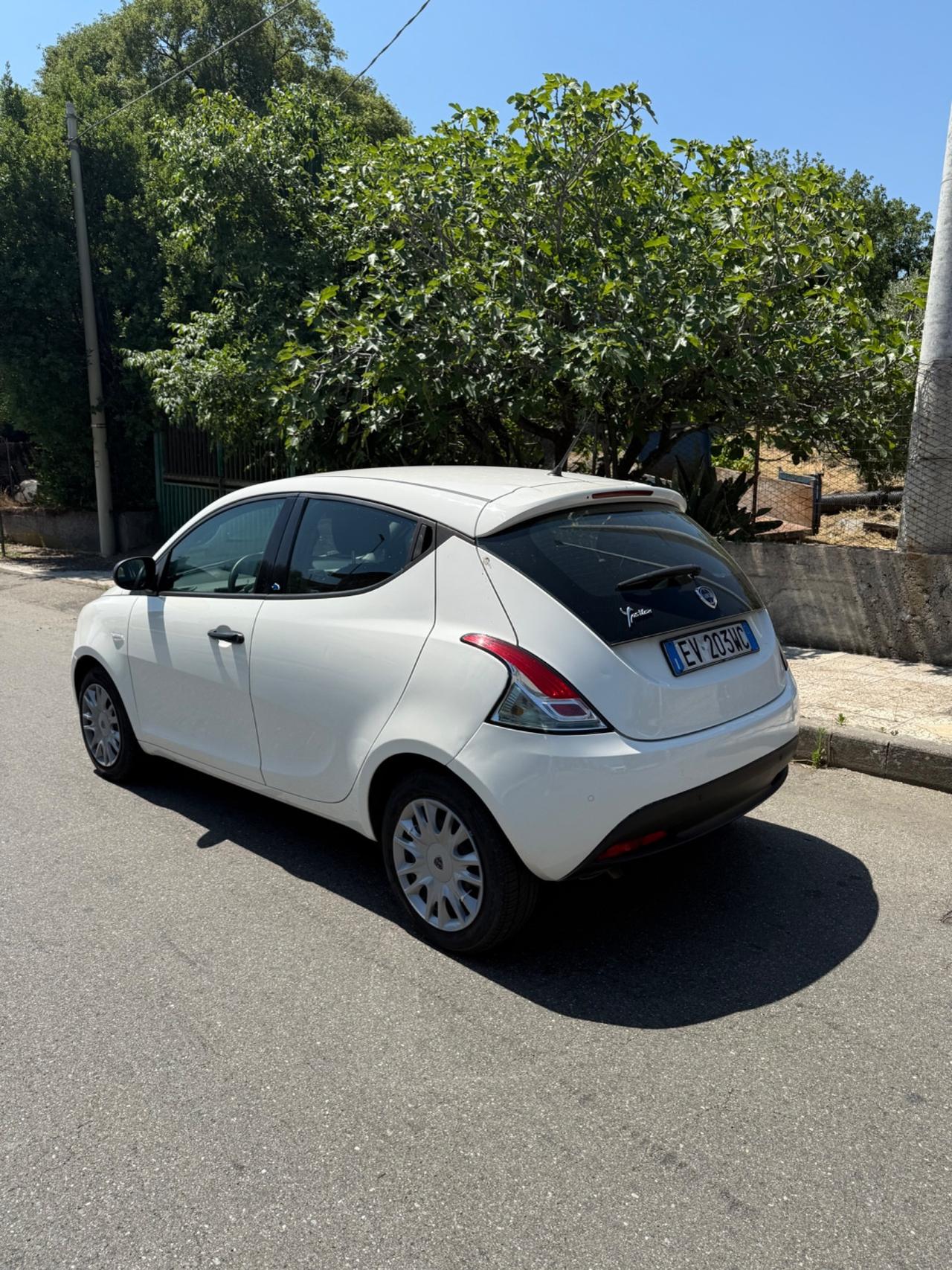 Lancia Ypsilon 1.2 69 CV 5 porte S&S Silver