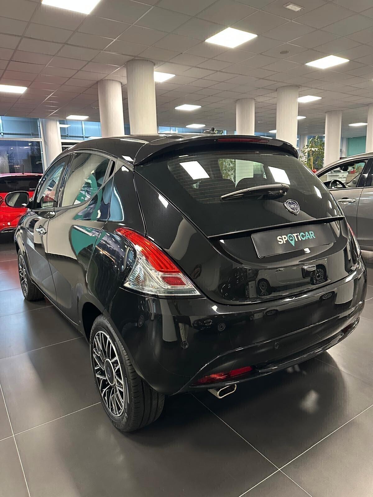 Lancia YPSILON 1.0 Platino 2024 KM AZIEND TELECAMERA