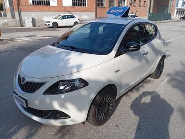 LANCIA Ypsilon 1.0 FireFly 5 porte S&S Hybrid Gold OK NEOPATENTAT