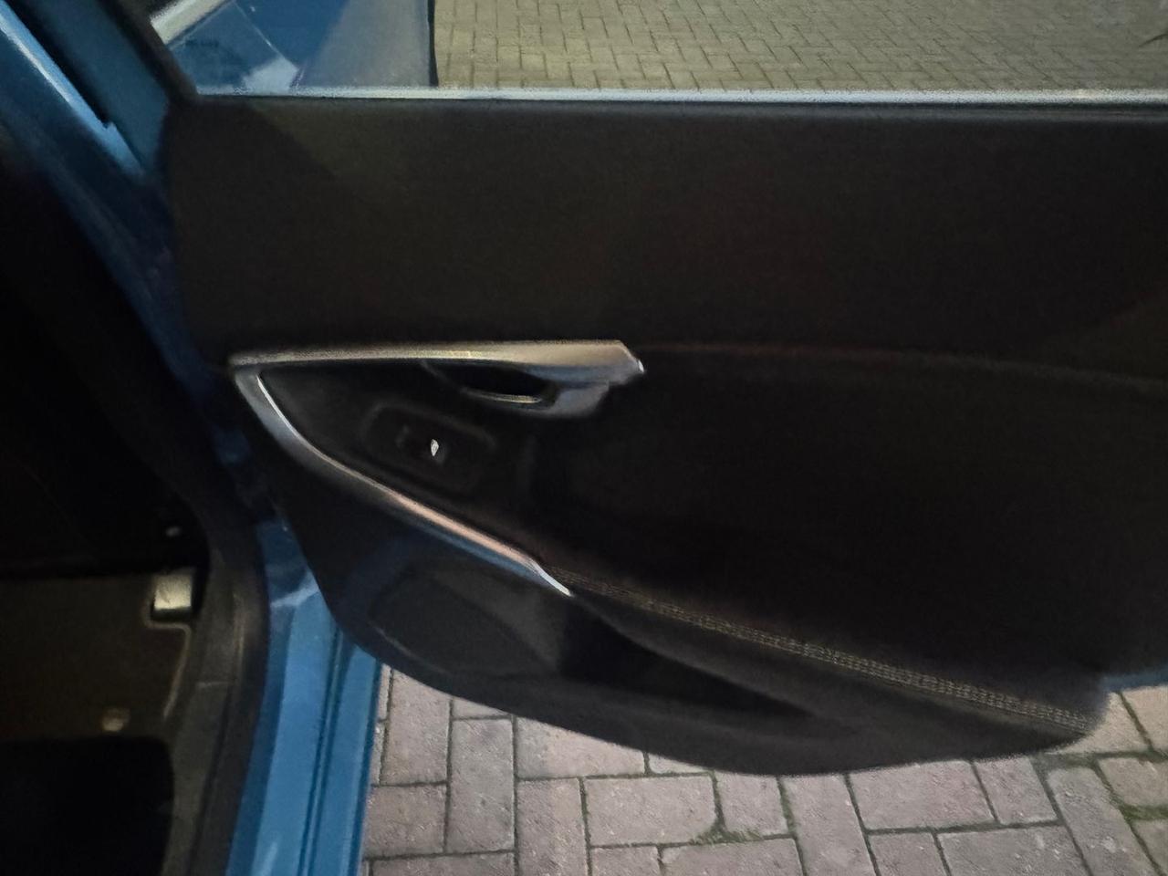 Volvo V40 R Design Momentum 2.0 D4 #9303