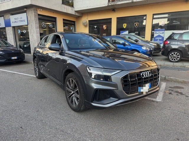 AUDI Q8 55 TFSI quattro tiptronic S-LINE