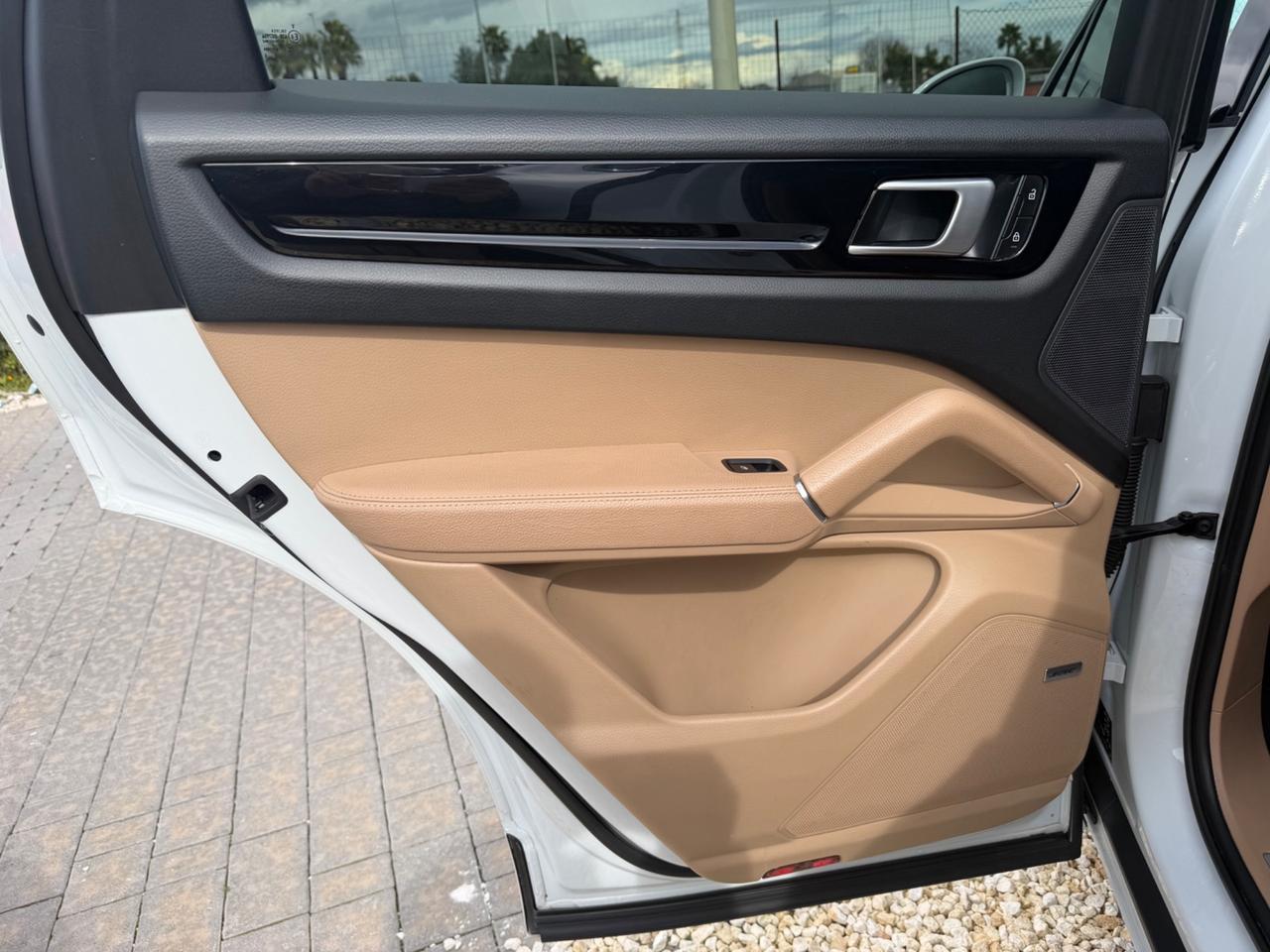 Porsche Cayenne Coupé 3.0 V6 Platinum Edition IVA ESPOSTA