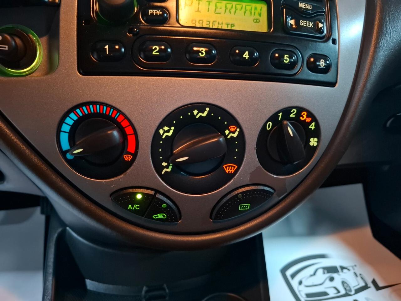 Ford Focus 1.6 benzina Neopatentato