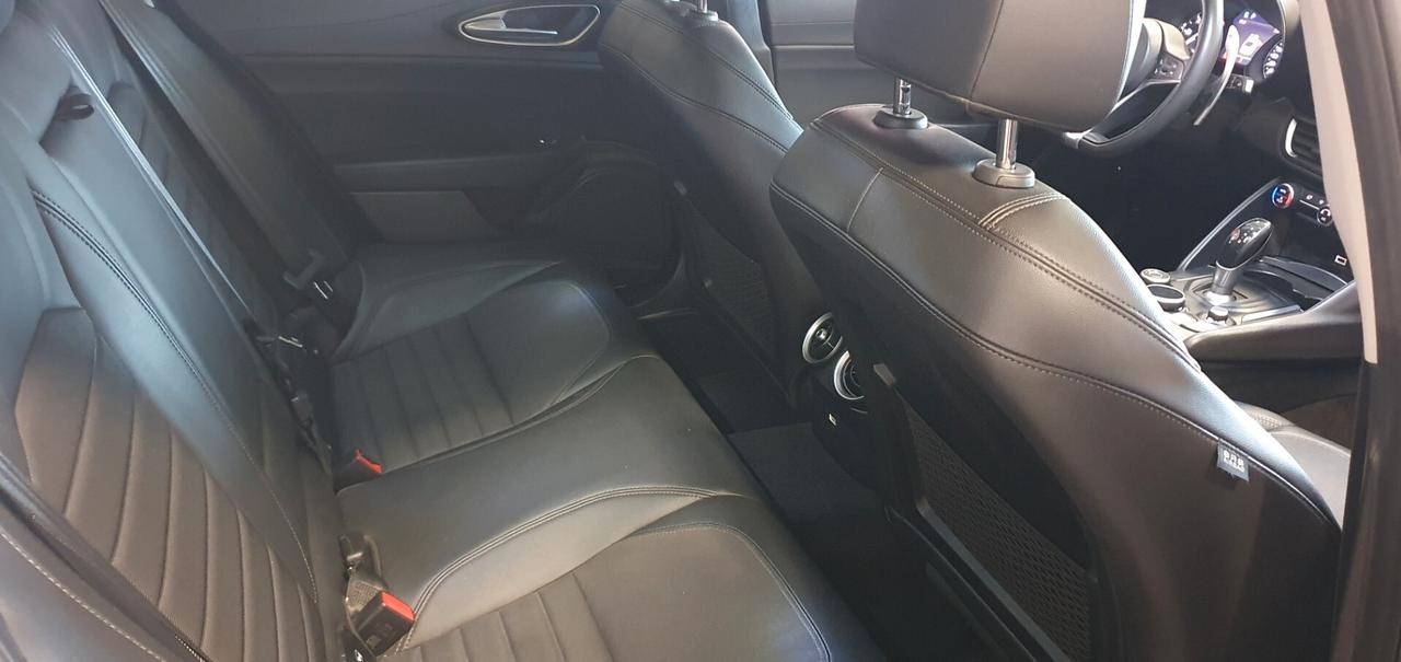 Alfa Romeo Giulia 2.2 JTDM 160 CV B-Tech doppio tetto apribile