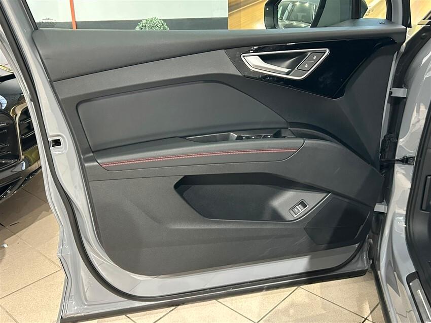Audi Q4 50 e-tron quattro Business Advanced