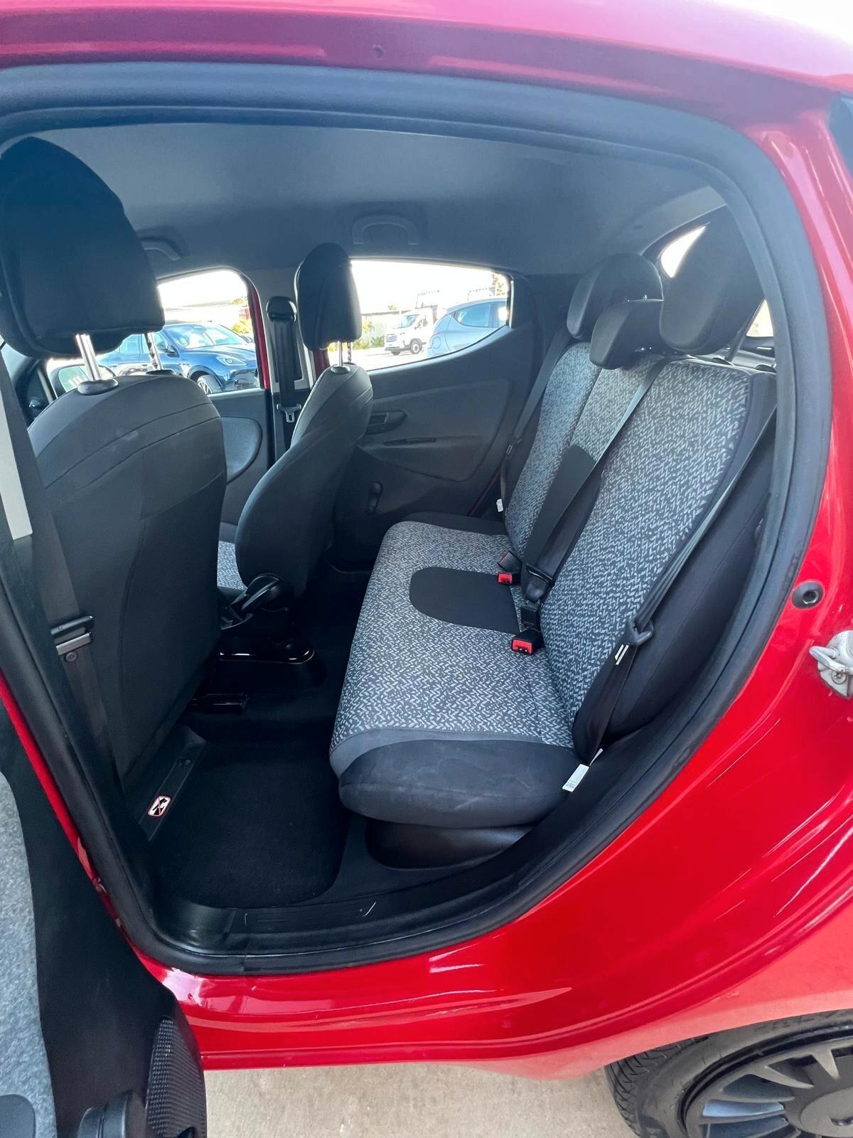 Lancia Ypsilon 1.0 Hybrid Ecochic