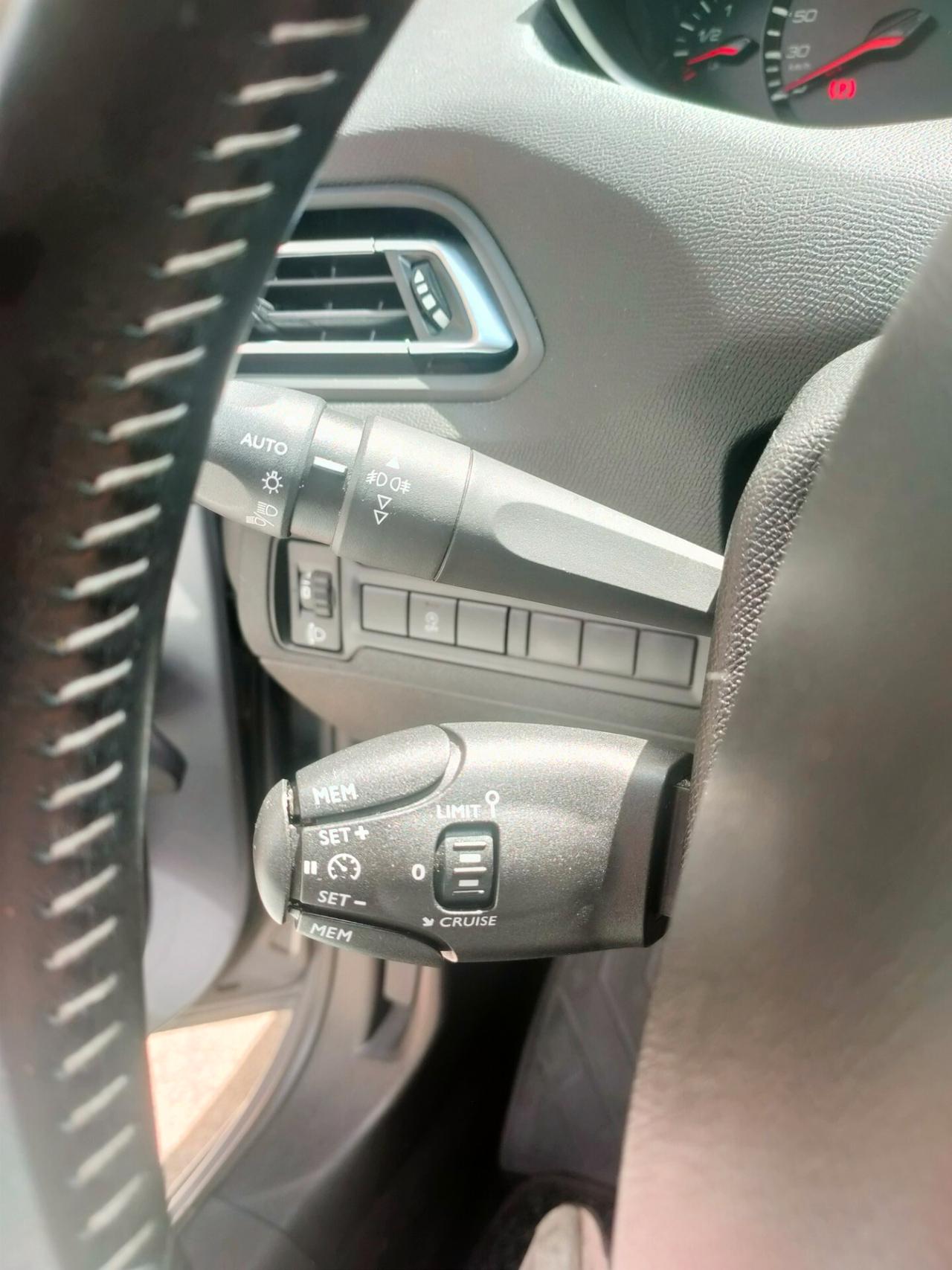 Peugeot 308 BlueHDi 100 S&S Style Allure