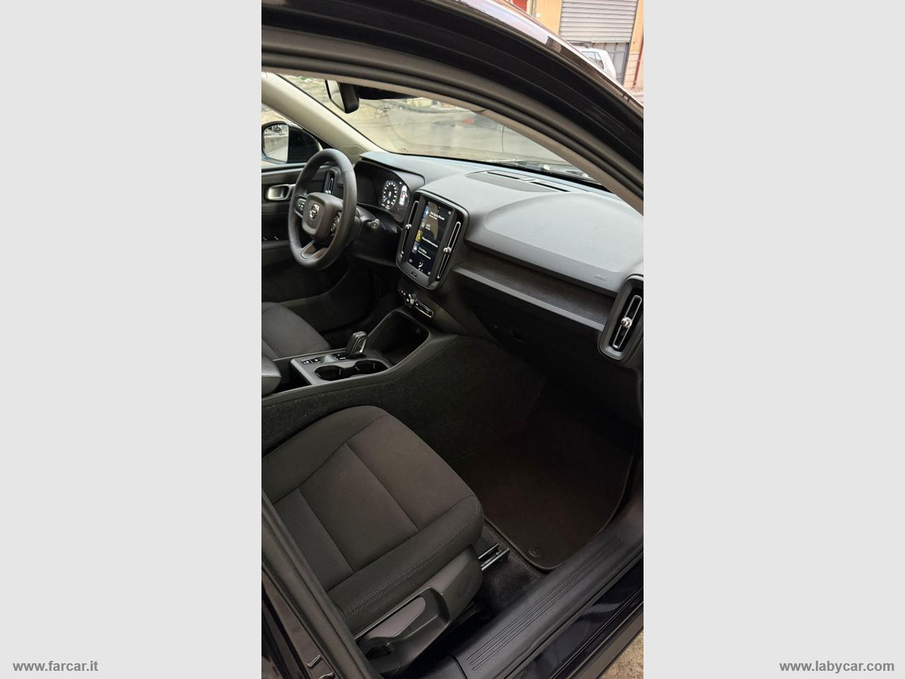 VOLVO XC40 D3 AWD Geartronic Momentum Core