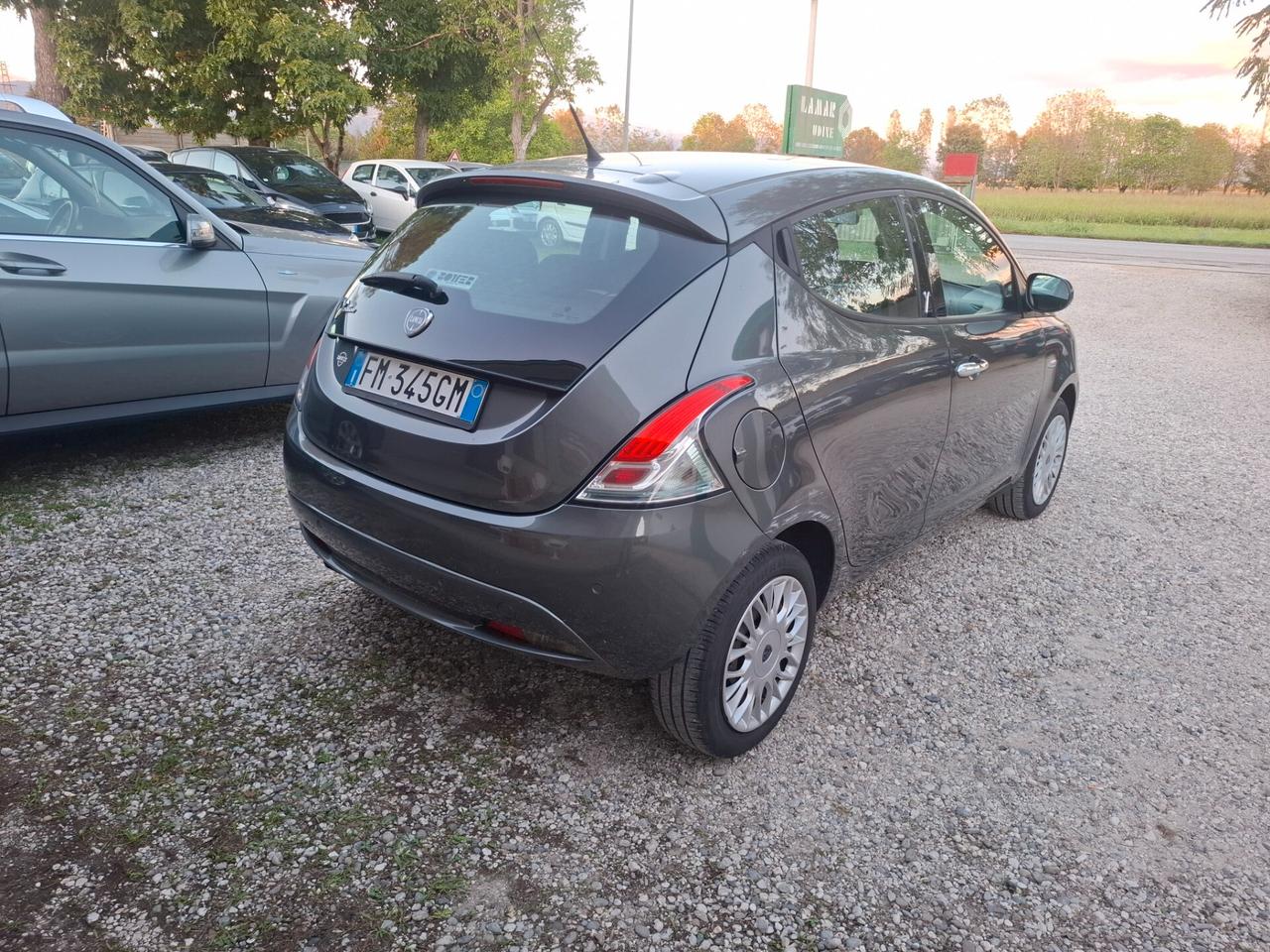 Lancia Ypsilon 1.2 69 CV 5 porte Silver