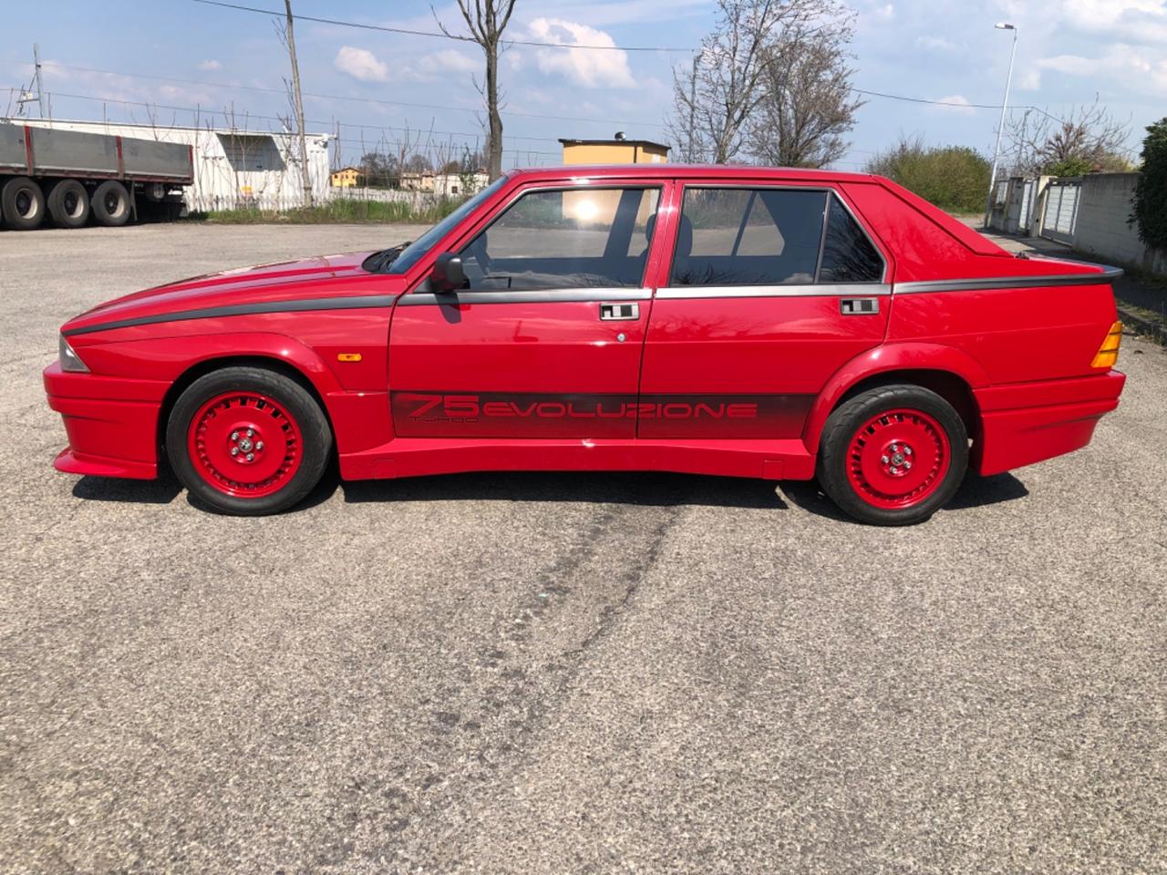 Alfa Romeo 75 1.8i turbo evoluzione fuori serie