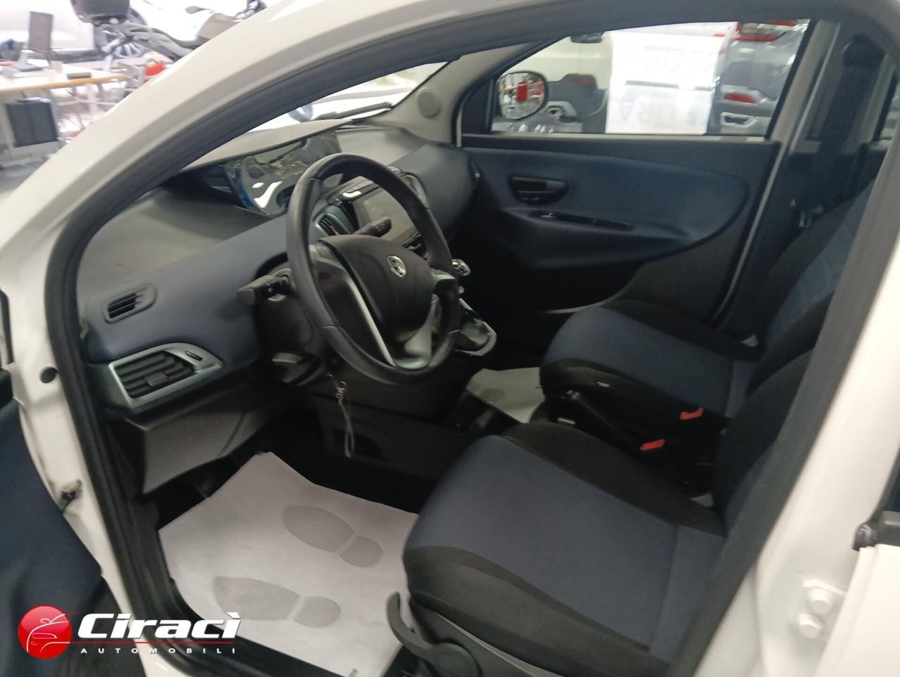 Lancia Ypsilon 1.0 5 p Hybrid Platino