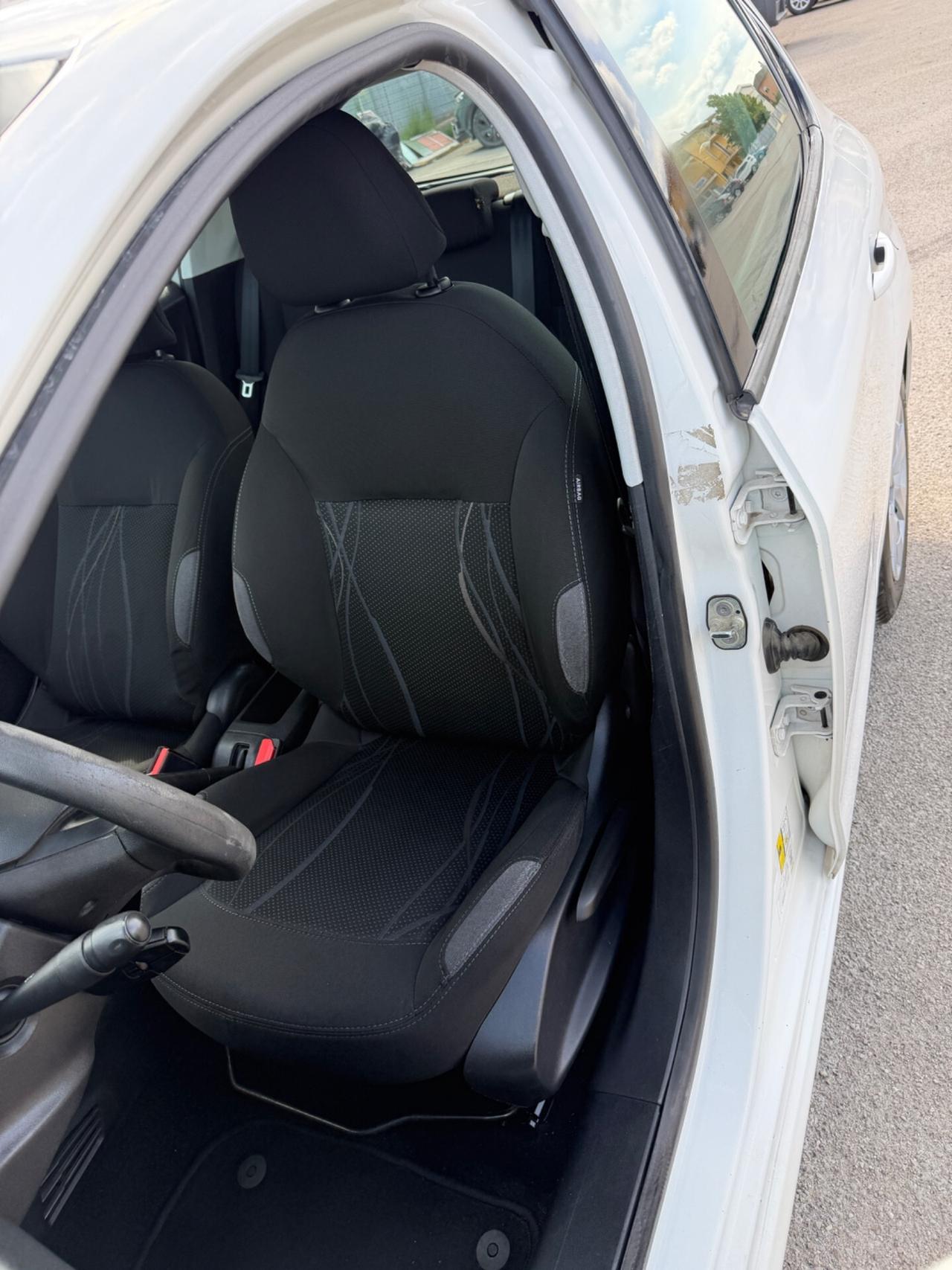 Peugeot 208 1.4 HDi 68 CV 5 porte 12. GARANZIA