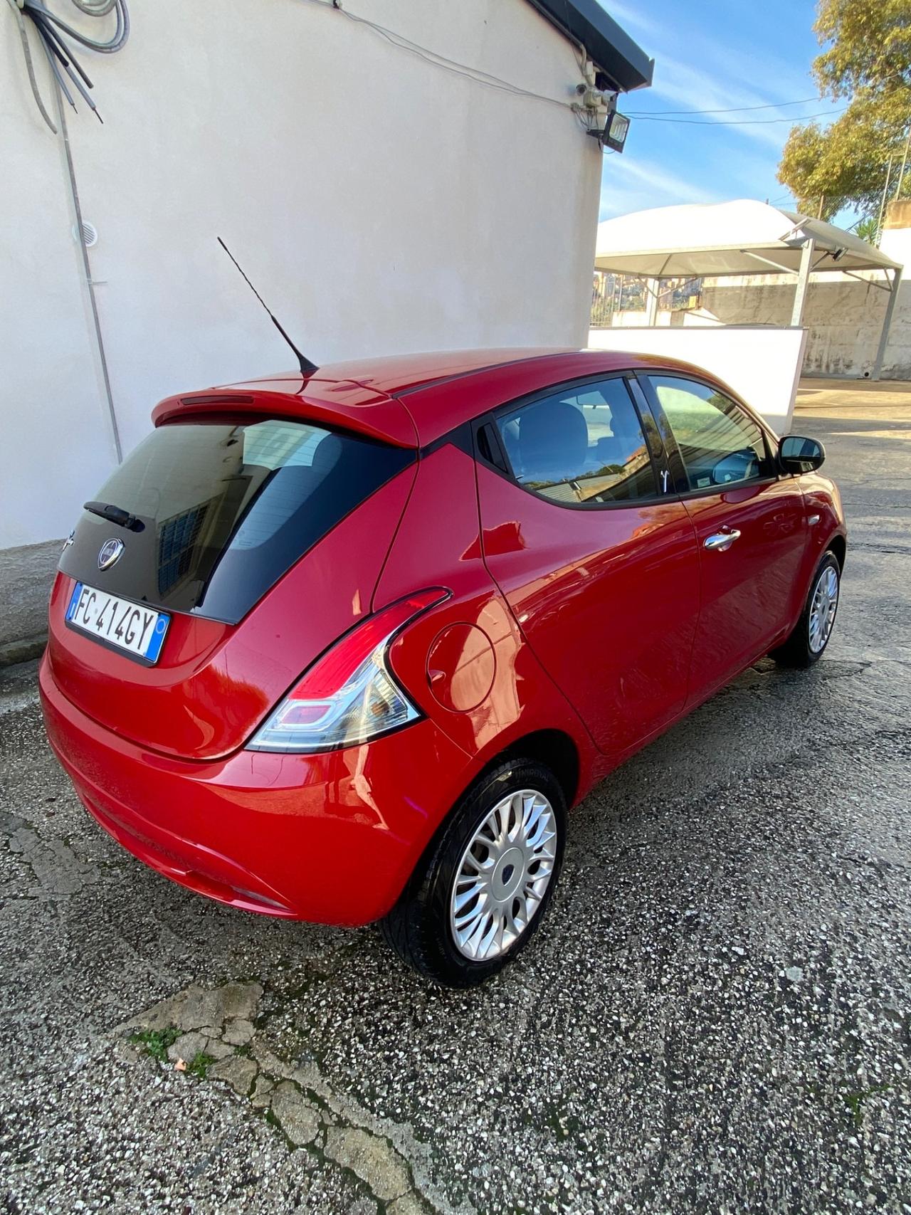 Lancia Ypsilon 1.2 69 CV 5 porte Silver