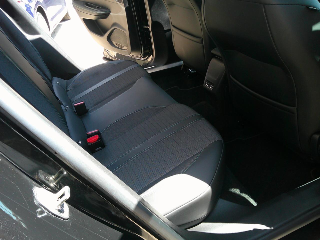 Peugeot 2008 BlueHDi 100 S&S Allure Navi Pack