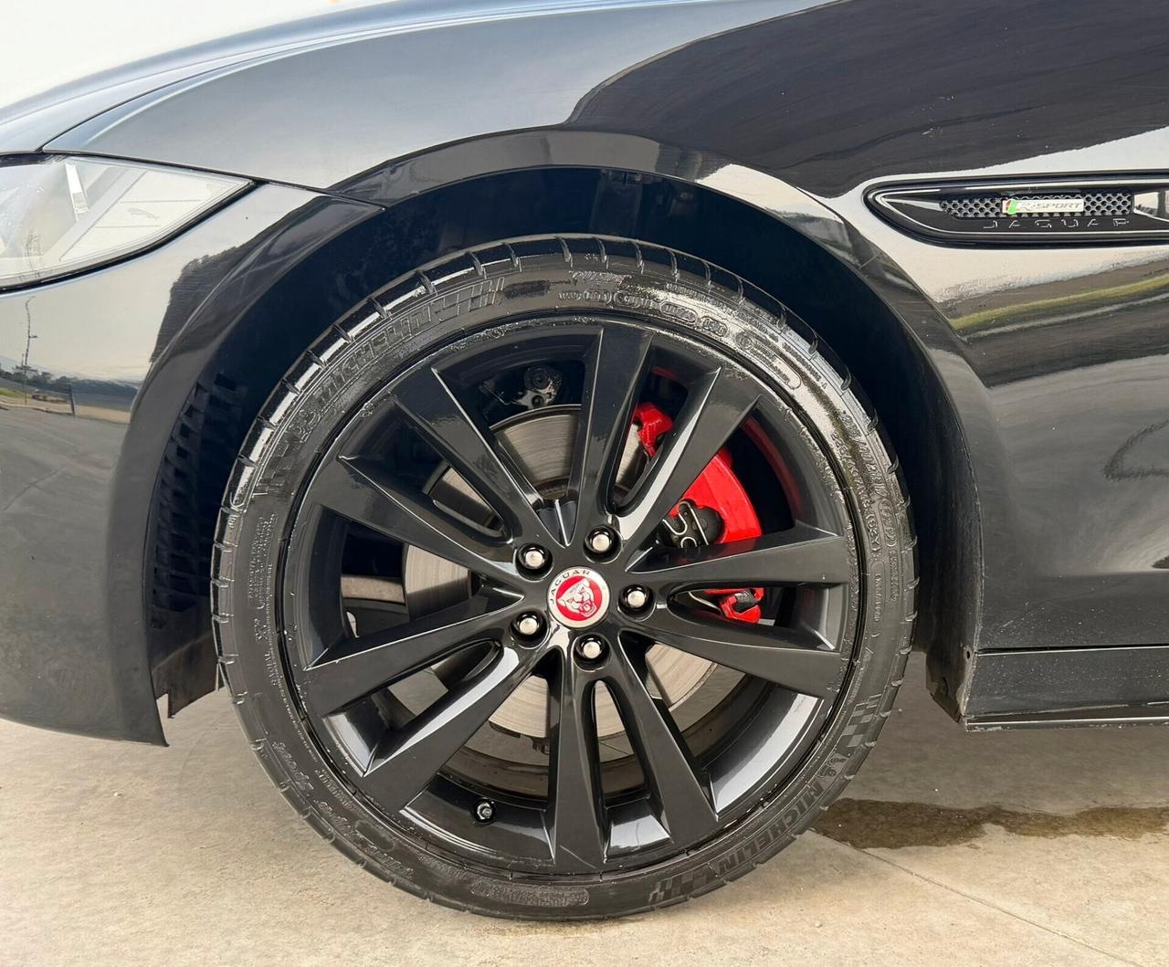 Jaguar XE 2.0 D Turbo R-Sport