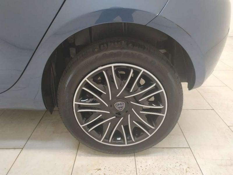 Lancia Ypsilon 1.0 firefly hybrid Gold s&s 70cv