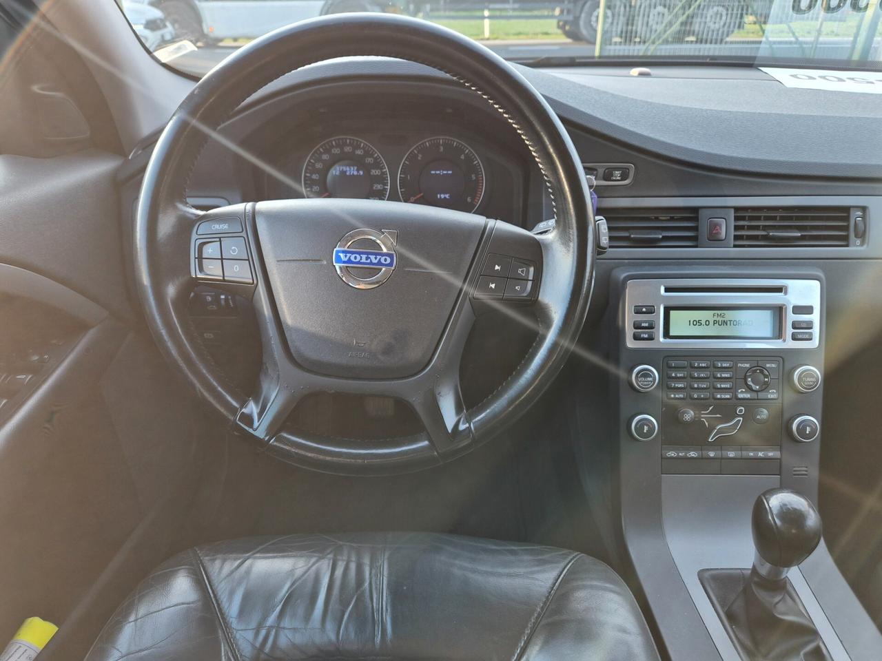 Volvo V70 D5 R-design