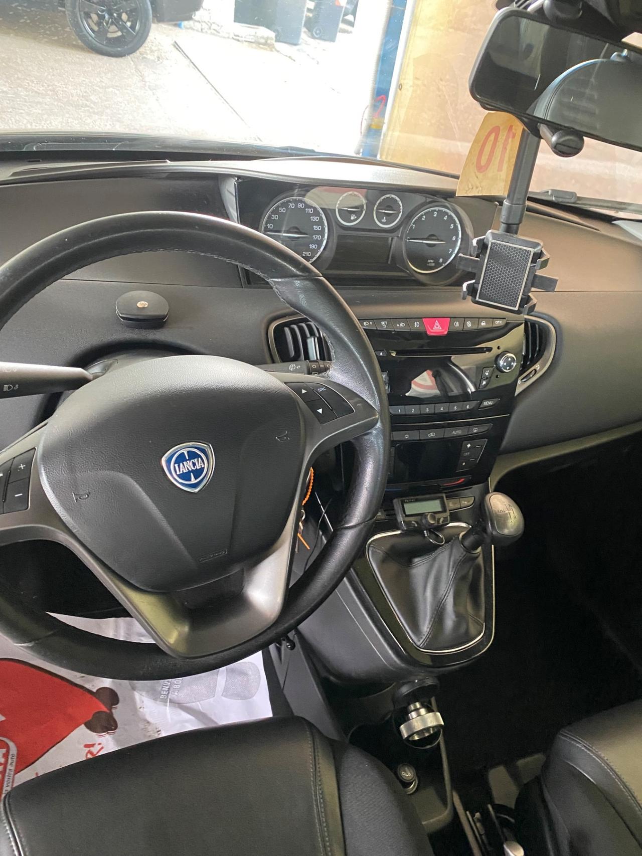 Lancia Ypsilon 0.9 TwinAir 85 CV 5 porte S&S Gold