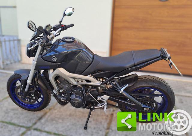 YAMAHA MT-09 .