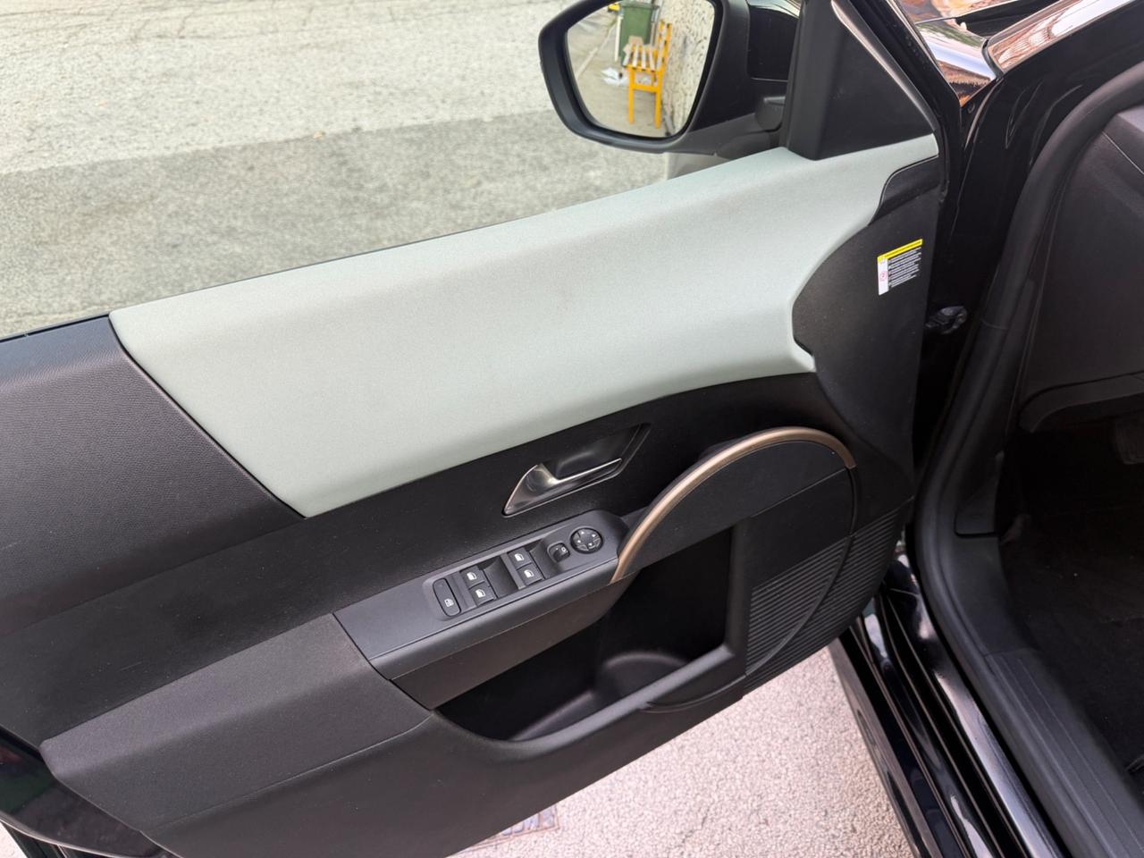 NEW Lancia Ypsilon Hybrid e-DCT