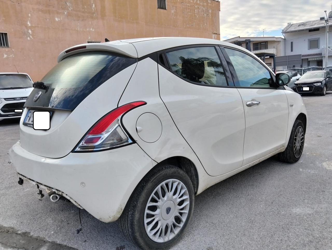 Lancia Ypsilon 1.2 69 CV 5 porte GPL 2019 SINISTRATA