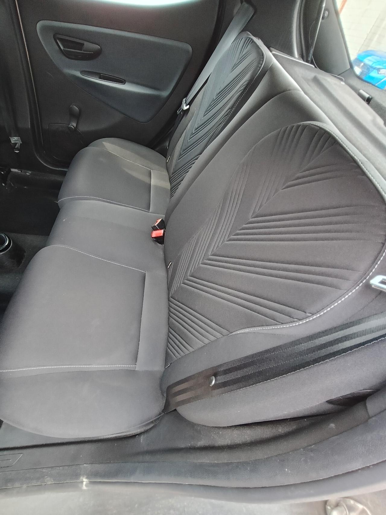 Lancia Ypsilon 1.0 ibrid