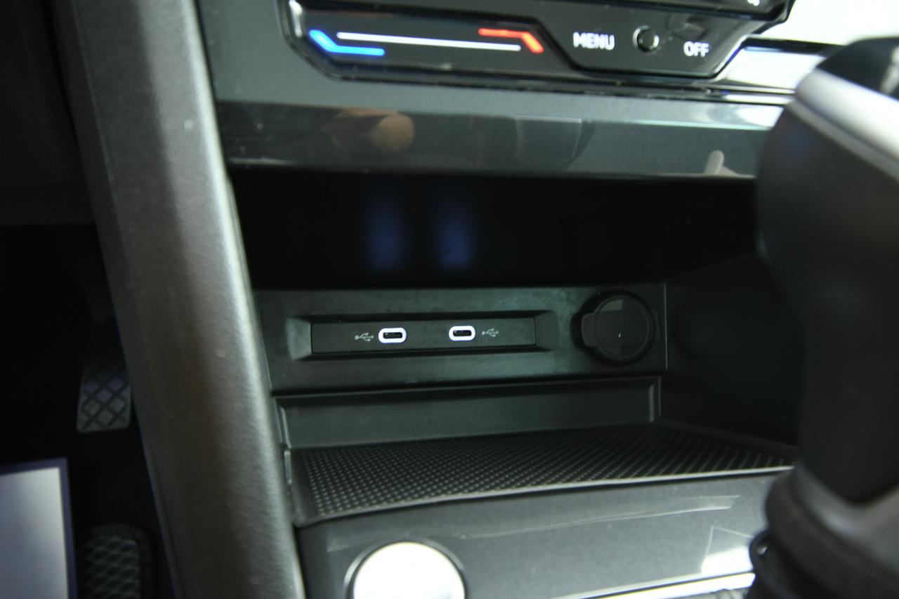 VOLKSWAGEN Tiguan 2.0 tdi Elegance 150cv dsg CAMERA+ACC+APP CONNECT
