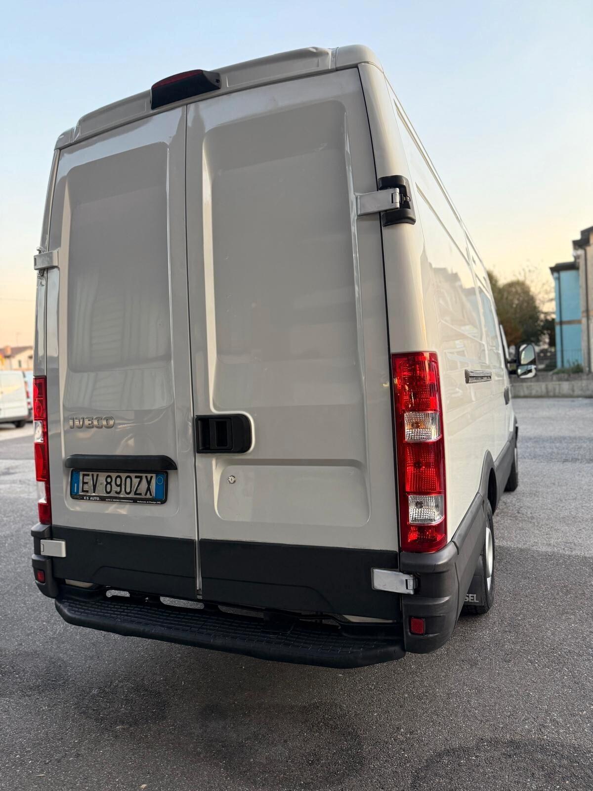 IVECO Daily 35S12 2.3 TDI 125 CV EURO 5 PASSO MEDIO