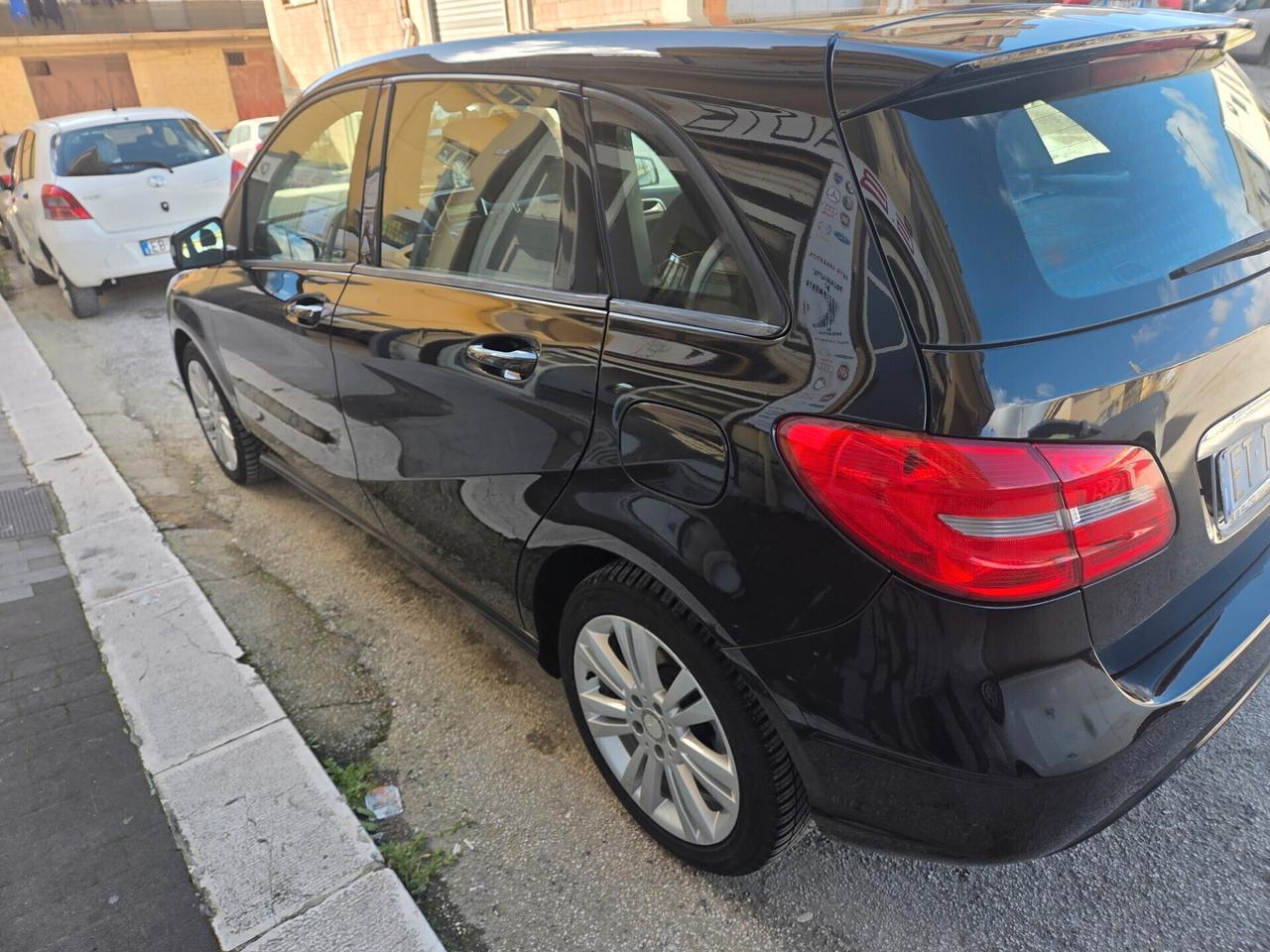 MERCEDES B180 ANNO 2014 1.5 110 CV KM CERTIFICATI