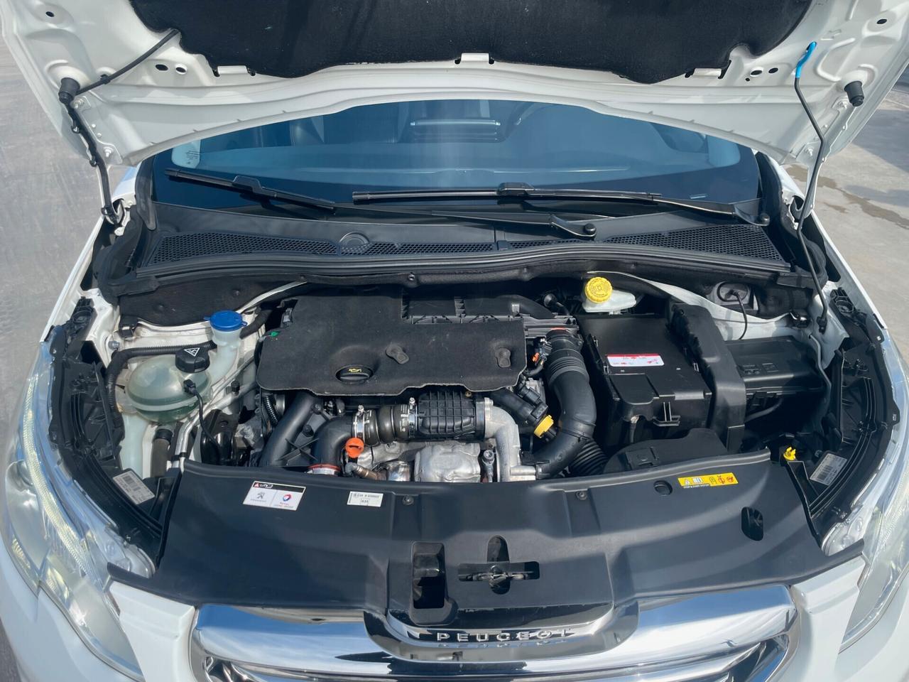 Peugeot 2008 1.6 e-HDi 92 CV Stop&Start Allure