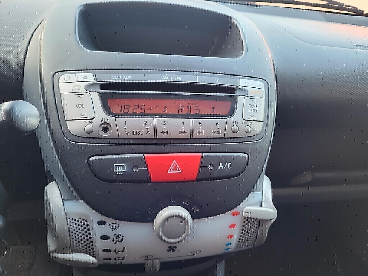 Toyota Aygo 1.0 12V VVT-i 5 porte 04/2011KM 103000