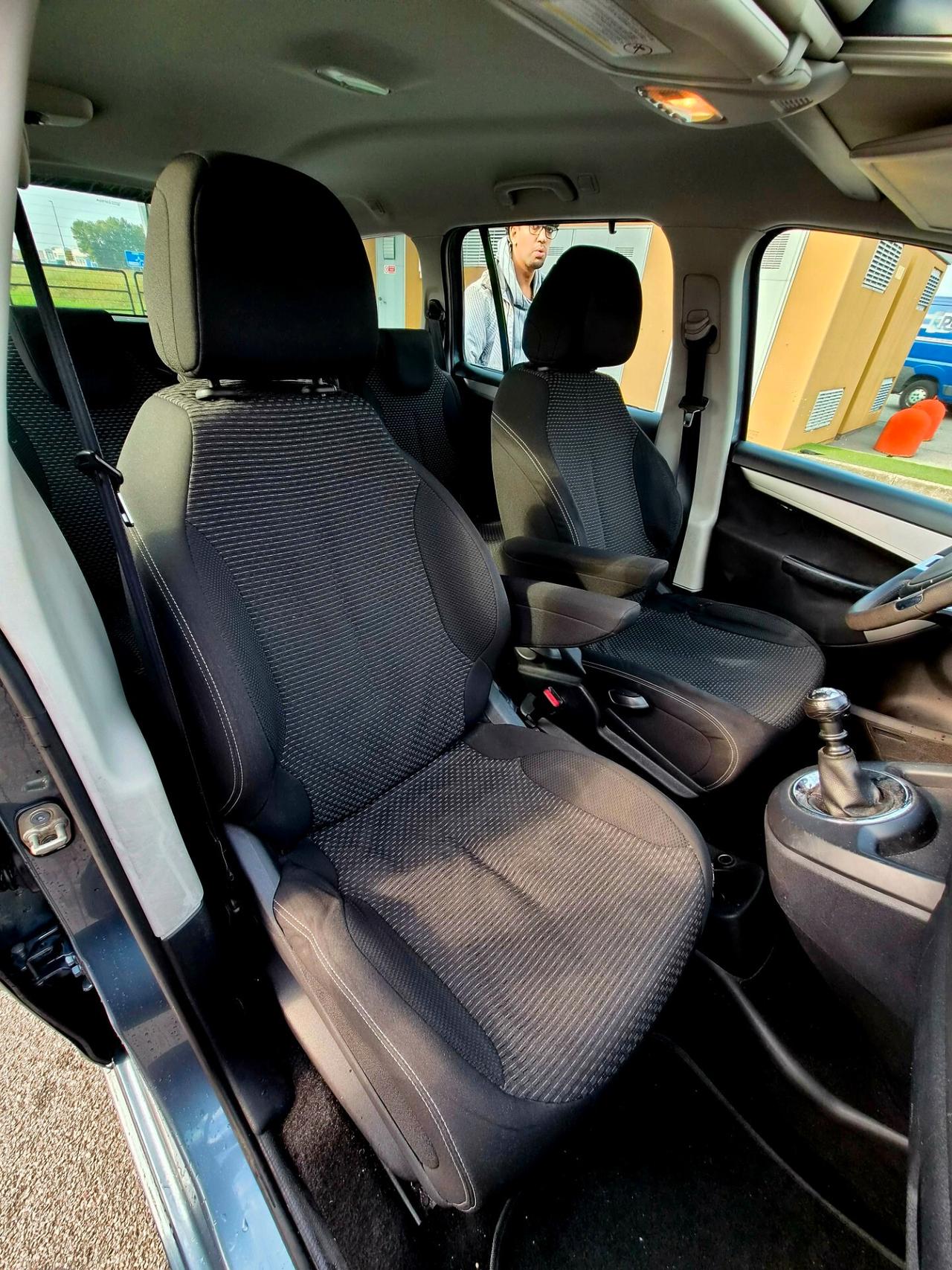 Citroen C4 Picasso 1.6 7 POSTI