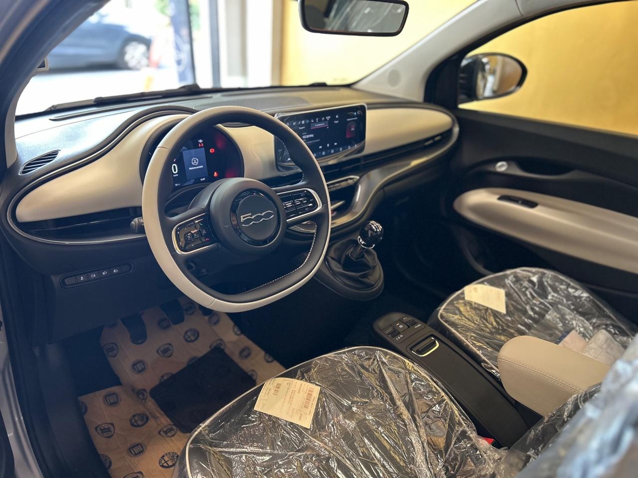 Fiat 500 1.0 Hybrid La Prima *** KM0 * GARANZIA UFFICIALE 2 ANNI ESENZIONE BOLLO 2027 ***
