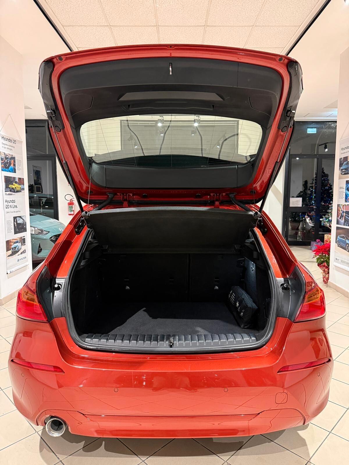 Bmw 116d 5p. Business Advantage