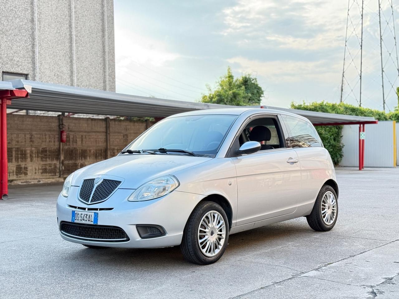 Lancia Ypsilon versus