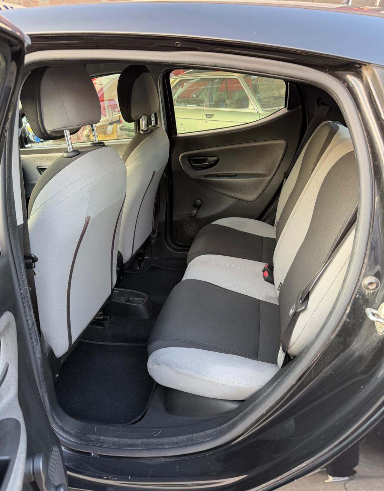 Lancia Ypsilon 85 CV 5 porte Metano Ecochic - Garanzia 12mesi