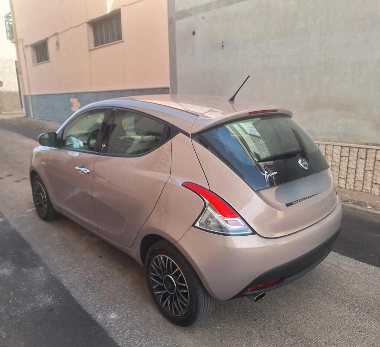 Lancia Ypsilon 1.3 MJT 16V 95 CV 5 porte S&S Gold