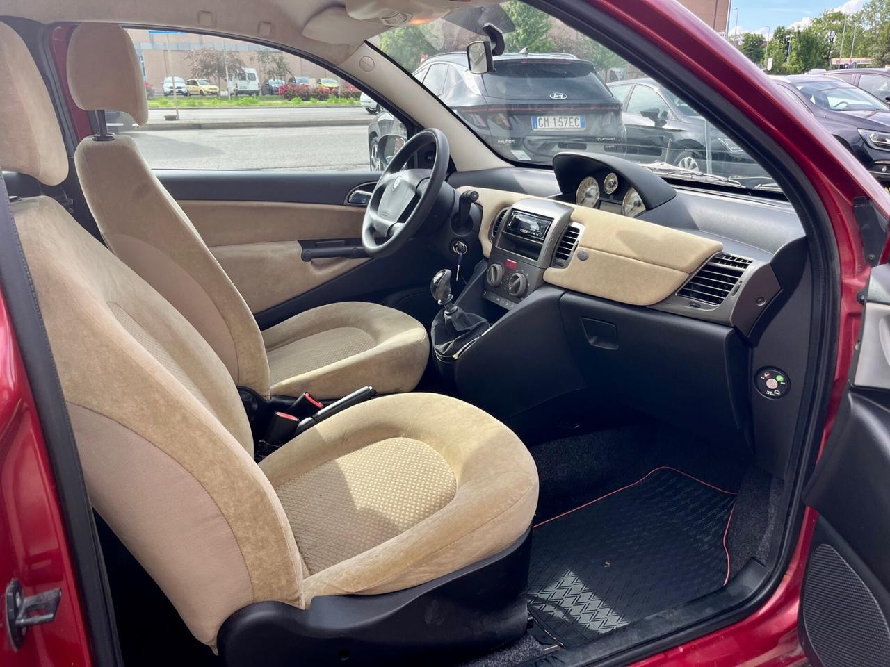 Lancia Ypsilon 1.2 16V Platino