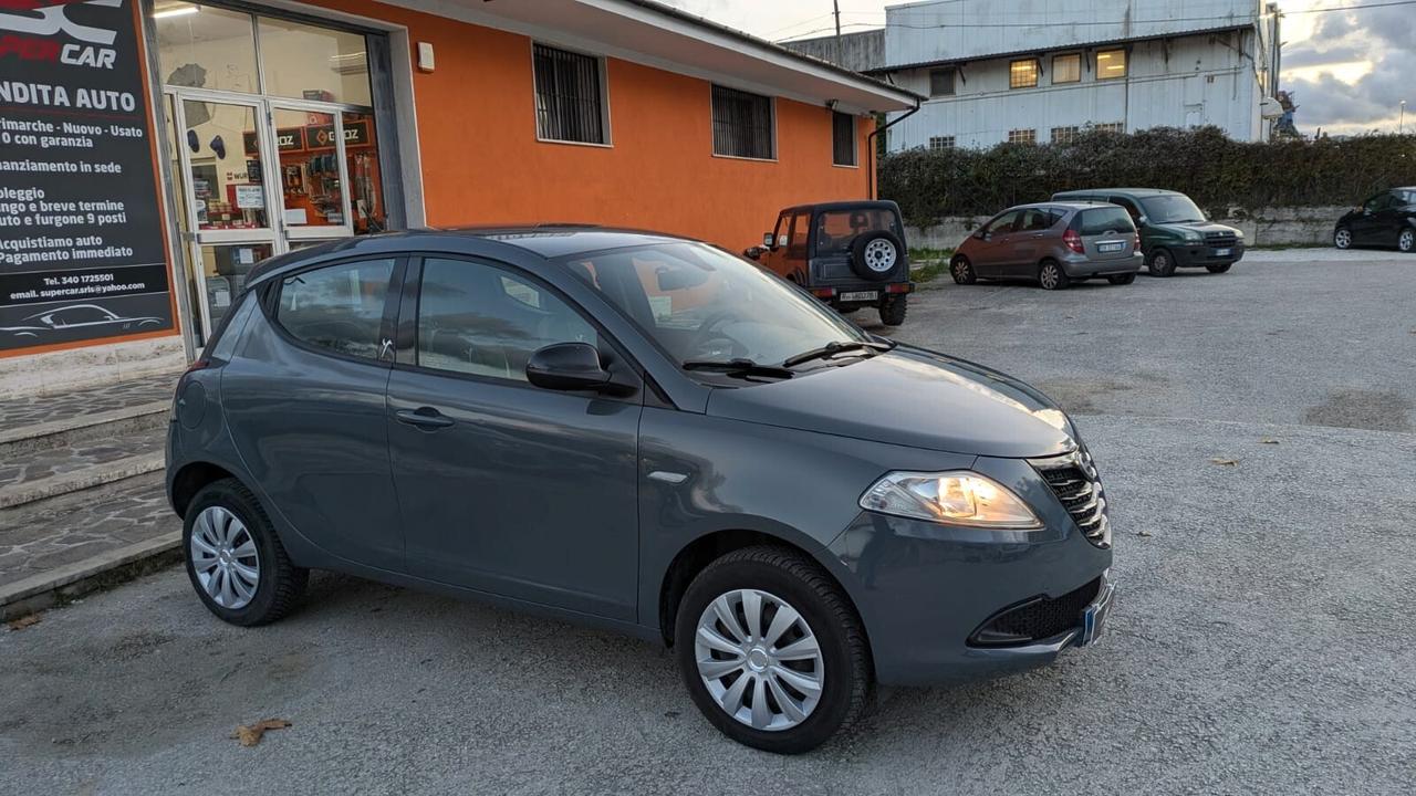 Lancia Ypsilon 0.9 TwinAir 85 CV 5 porte Metano Ecochic Silver