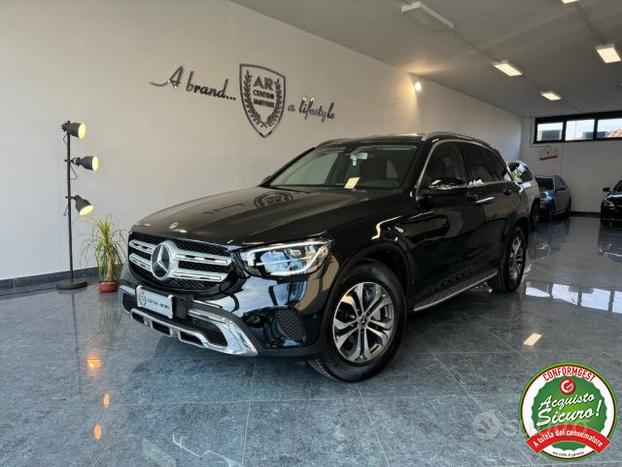 MERCEDES-BENZ GLC 200 d 4Matic Sport Pedane Fari