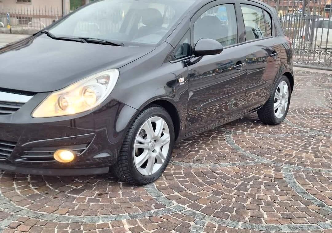 Opel Corsa 1.4 benzina/gpl